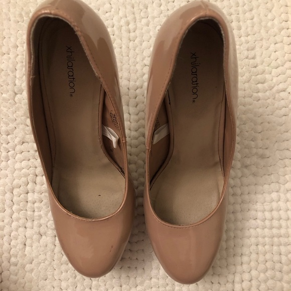 Tan high heels - Picture 3 of 5